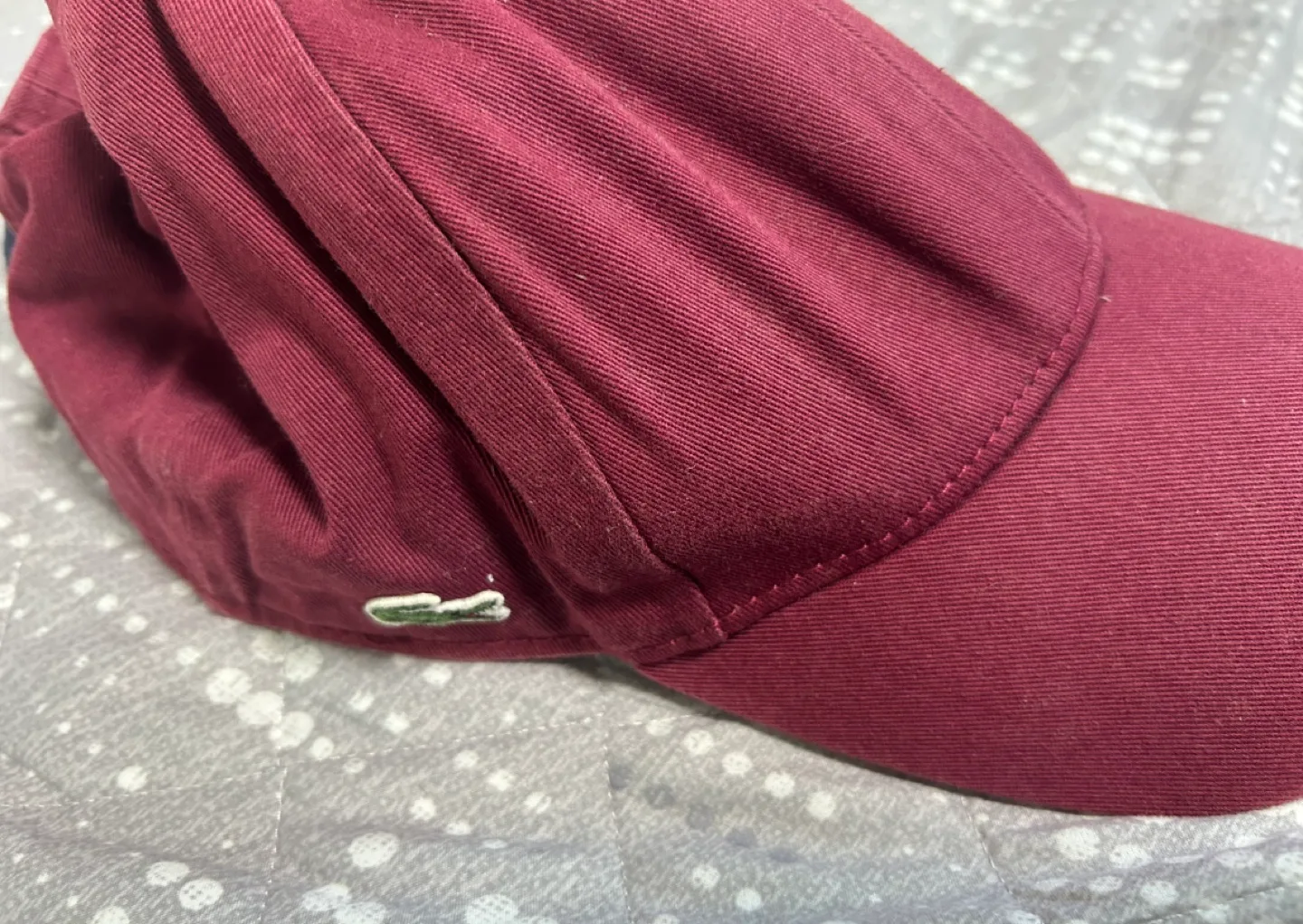 라코스테 볼캡 와인색