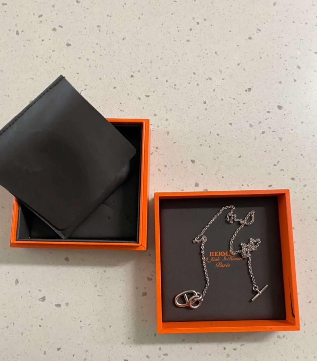 샹달 에르메스 목걸이 판매합니다.