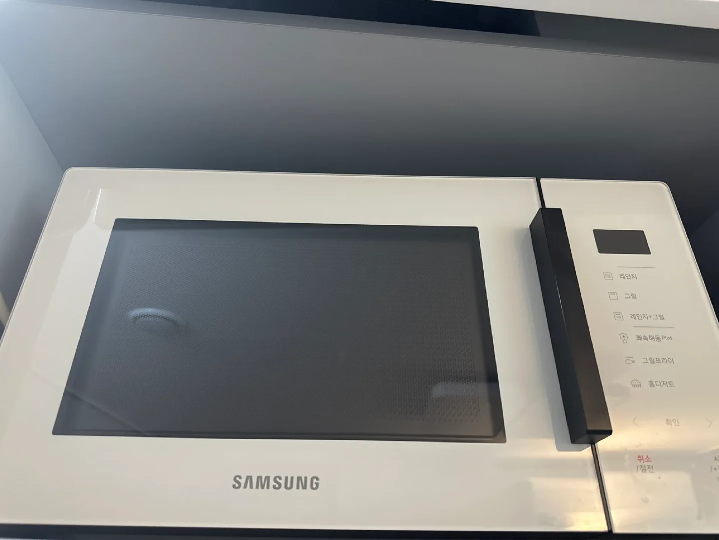 삼성전자 비스포크 전자레인지 23L 팔아요.