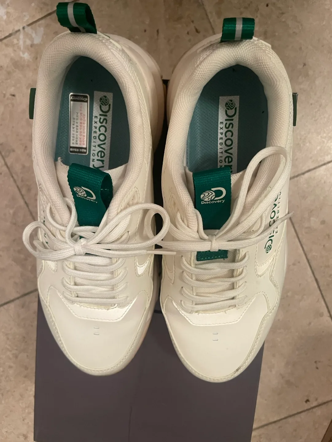 디스커버리 남성 운동화