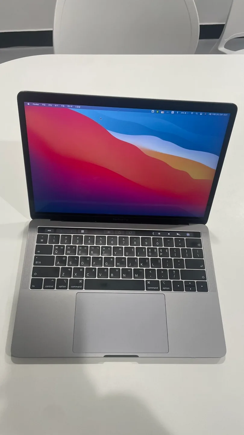 맥북 프로 2018년 13인치 기본형 (배터리 공식 교체, 충전기 포함)