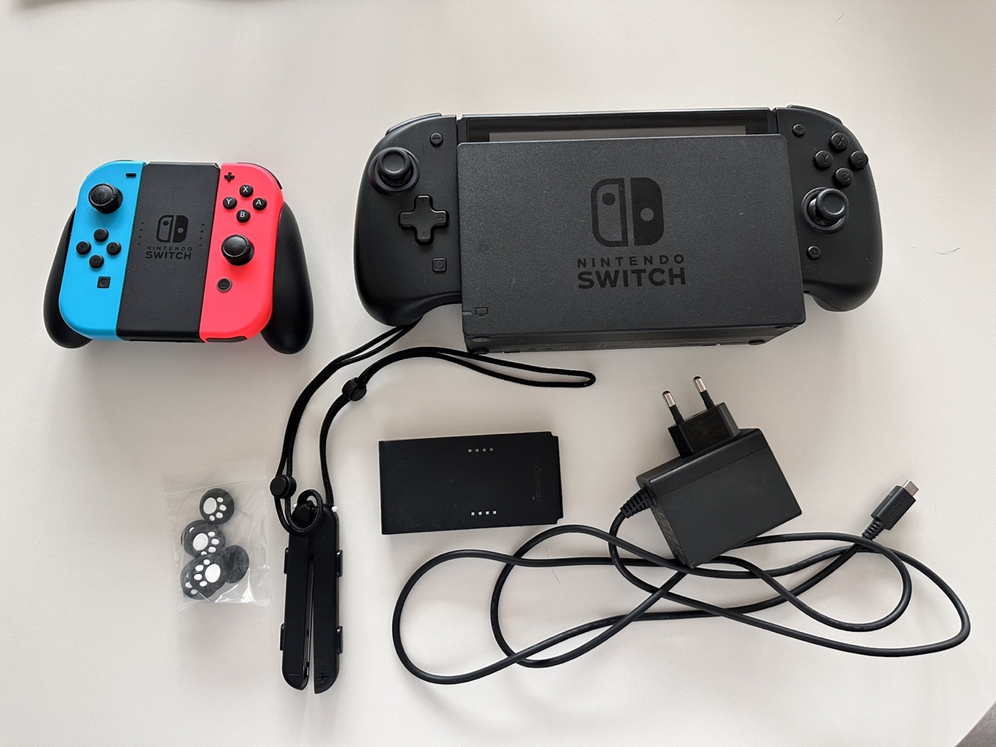 닌텐도 스위치 세트(2017년 모델) + 조이트론 조이콘