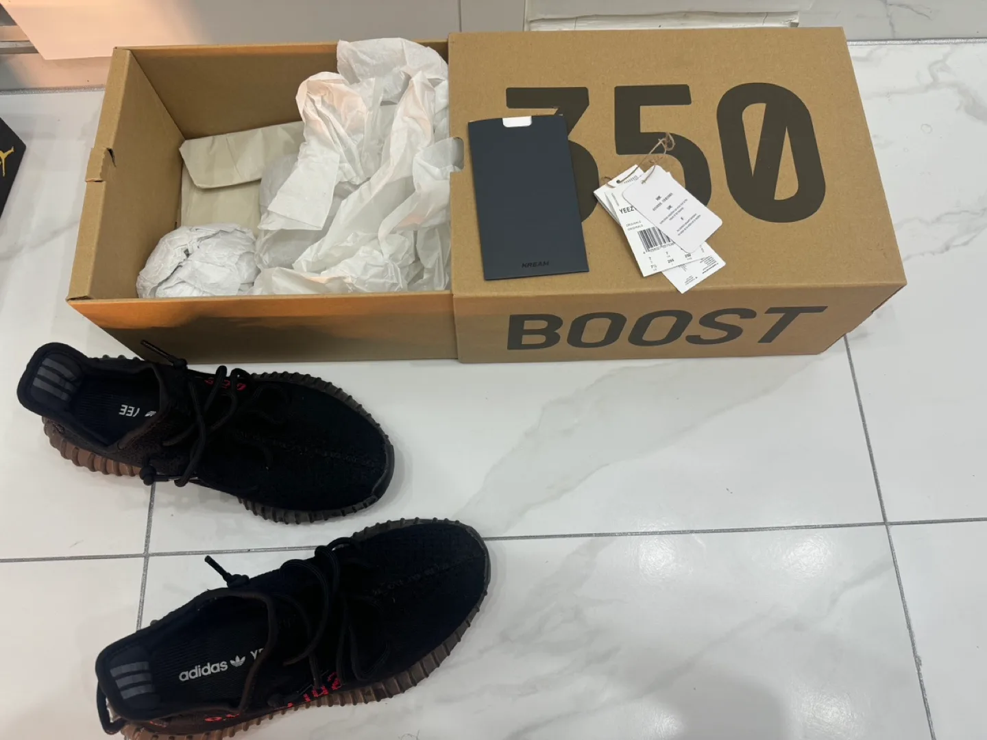 아디다스 이지 부스트 350 V2 브레드 255