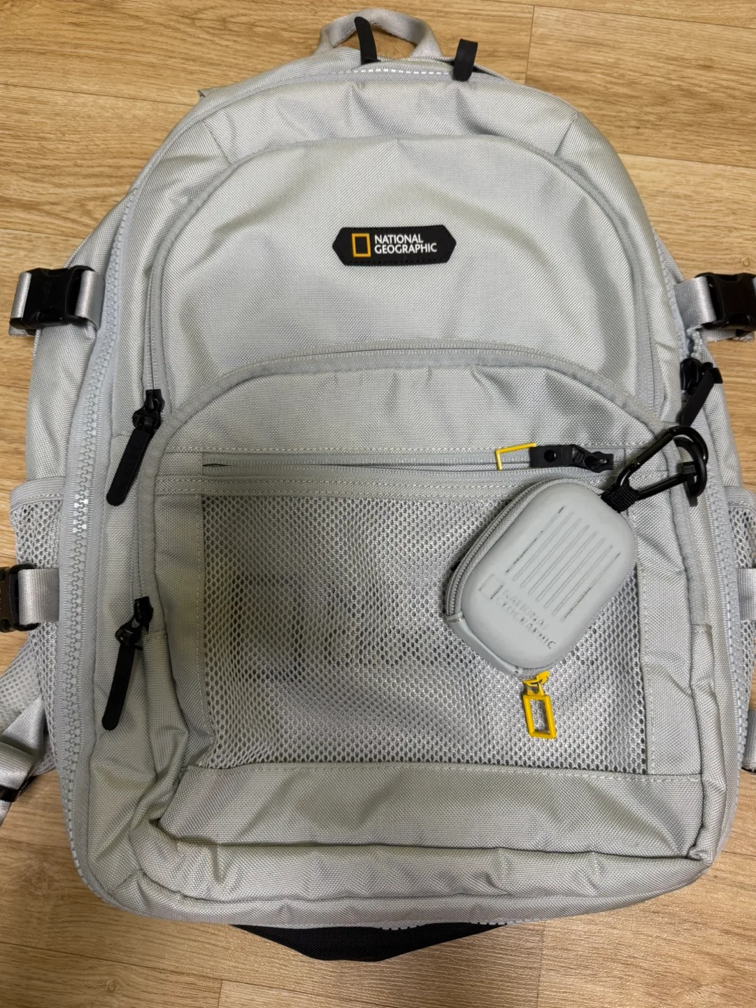 내셔널지오그래픽 백팩 이어폰케이스 세트 그레이(추석 6만원에 넘겨요)