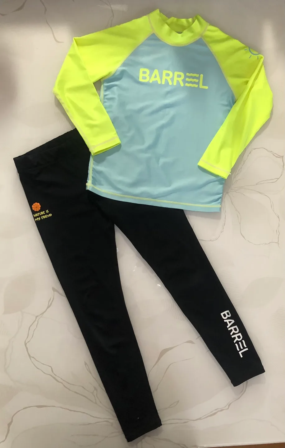 키즈 래쉬가드 (BARREL) 판매합니다.