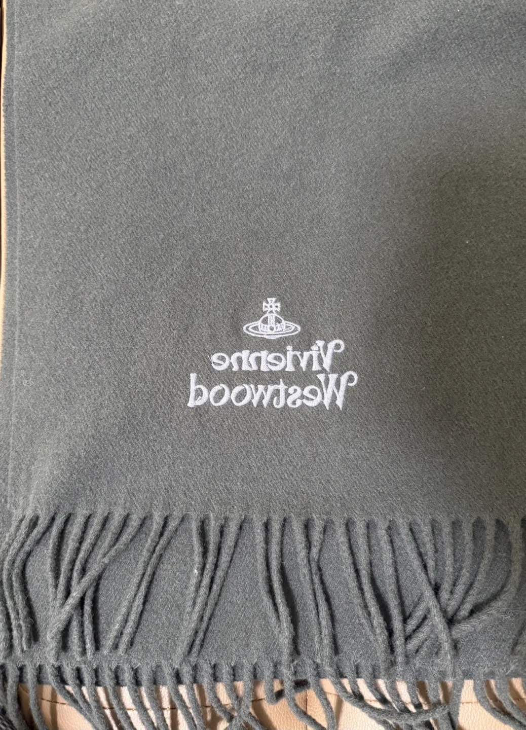 비비안웨스트우드 머플러 앤트러사이트 극미 중고