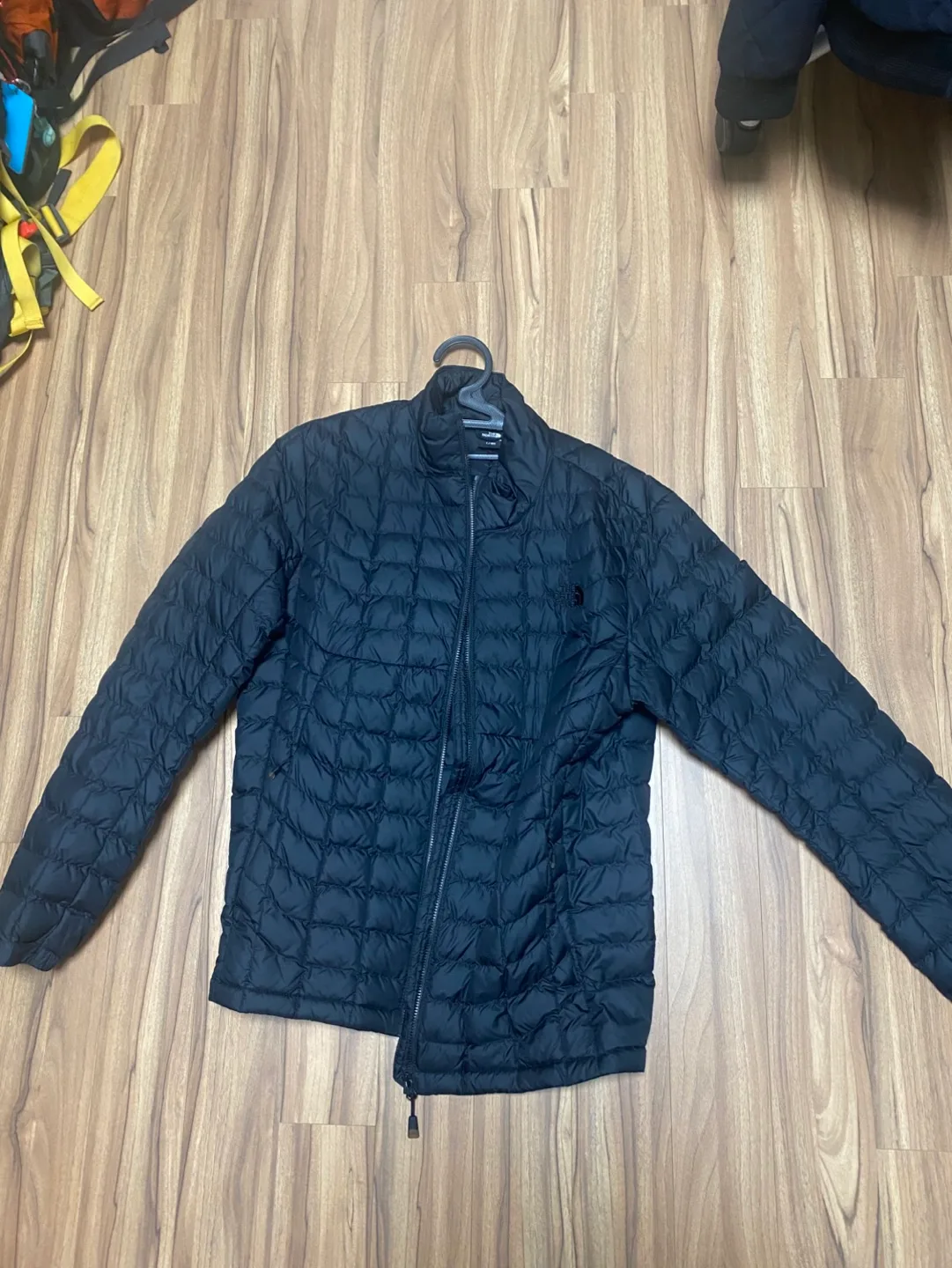 노스페이스 경량패딩 100사이즈 팝니다