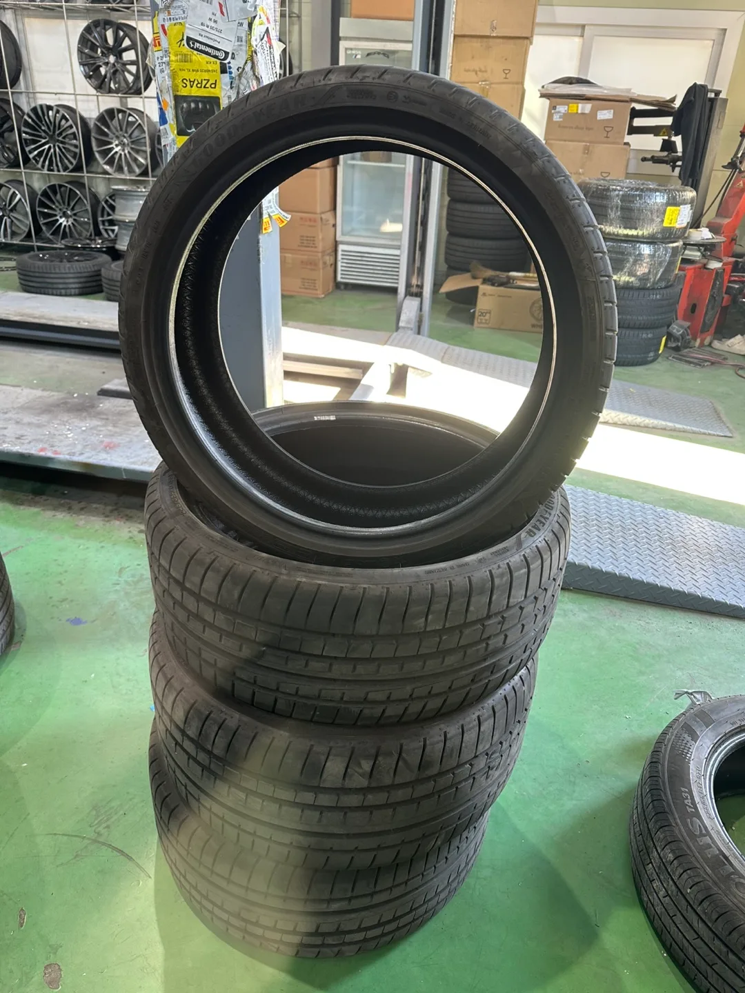 벤츠20인치 중고타이어 특A급