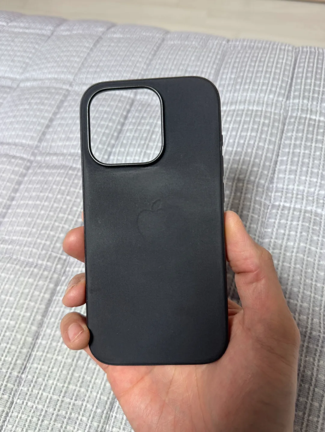 아이폰 15프로 정품 실리콘케이스, 파인우븐케이스(블랙) 중고 팝니다