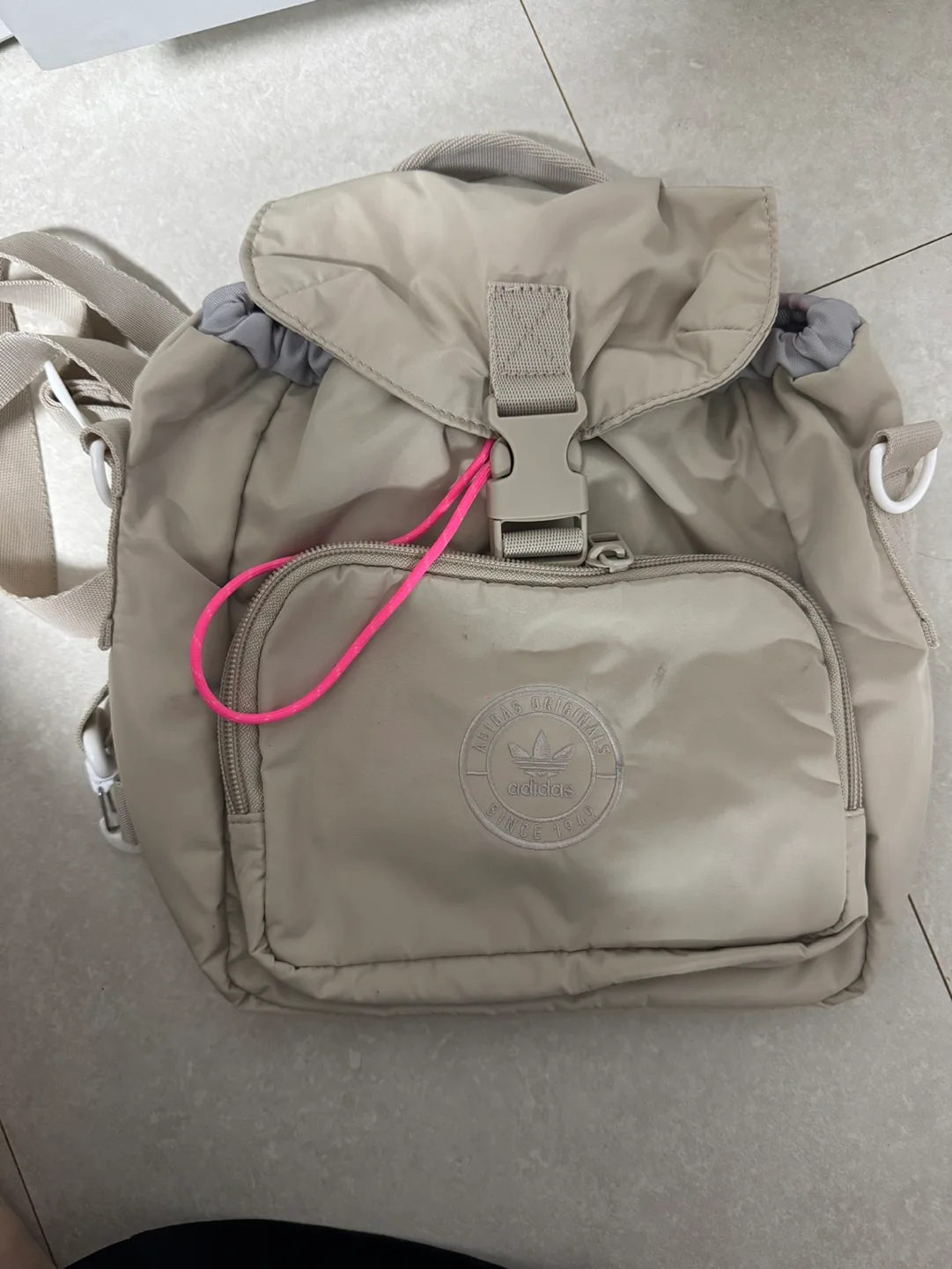 아디다스 미니백팩 오리지널 마이크로 베이지