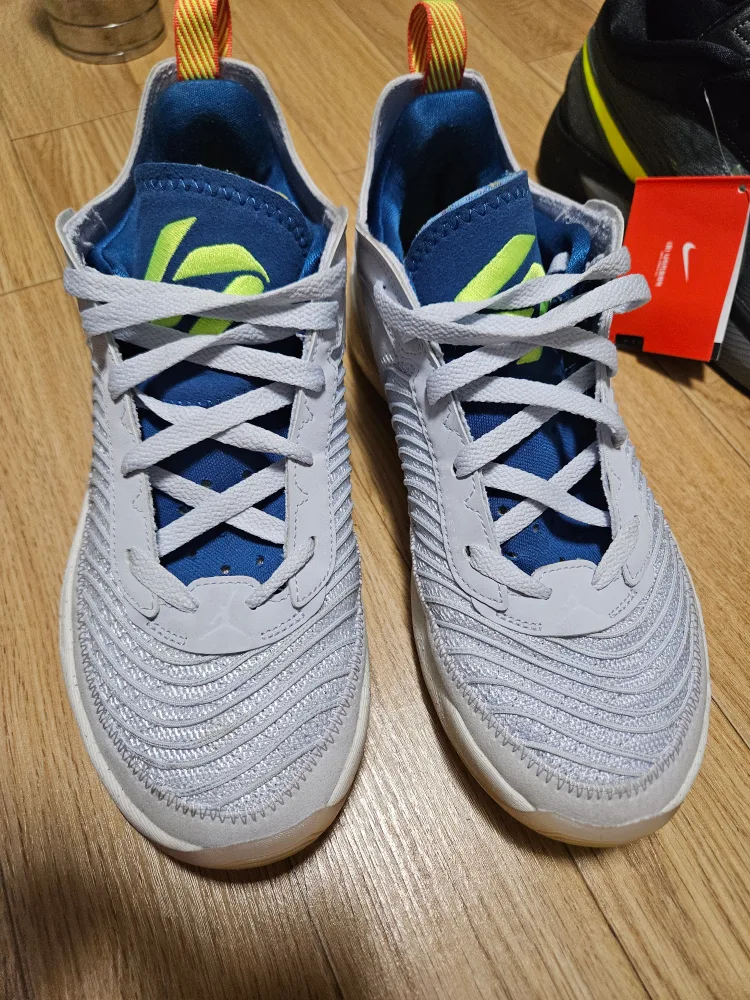 루카1 265사이즈 극미중고