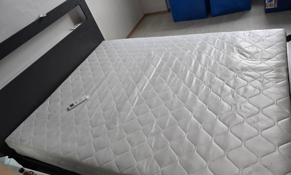 퀸 사이즈 중고 침대 무료나눔(프레임, 매트릭스)