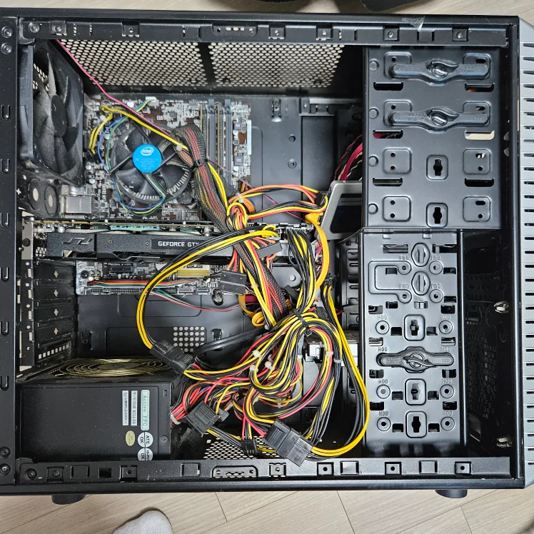 i5-6600, gtx1070, 16gb 램 본체