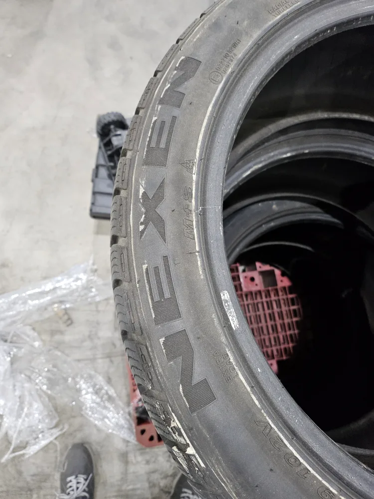 스노우 중고타이어 넥센  245  45  90  4짝