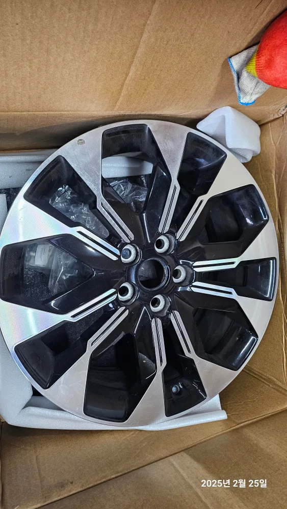 카니발 19인치 중고 휠 팝니다.