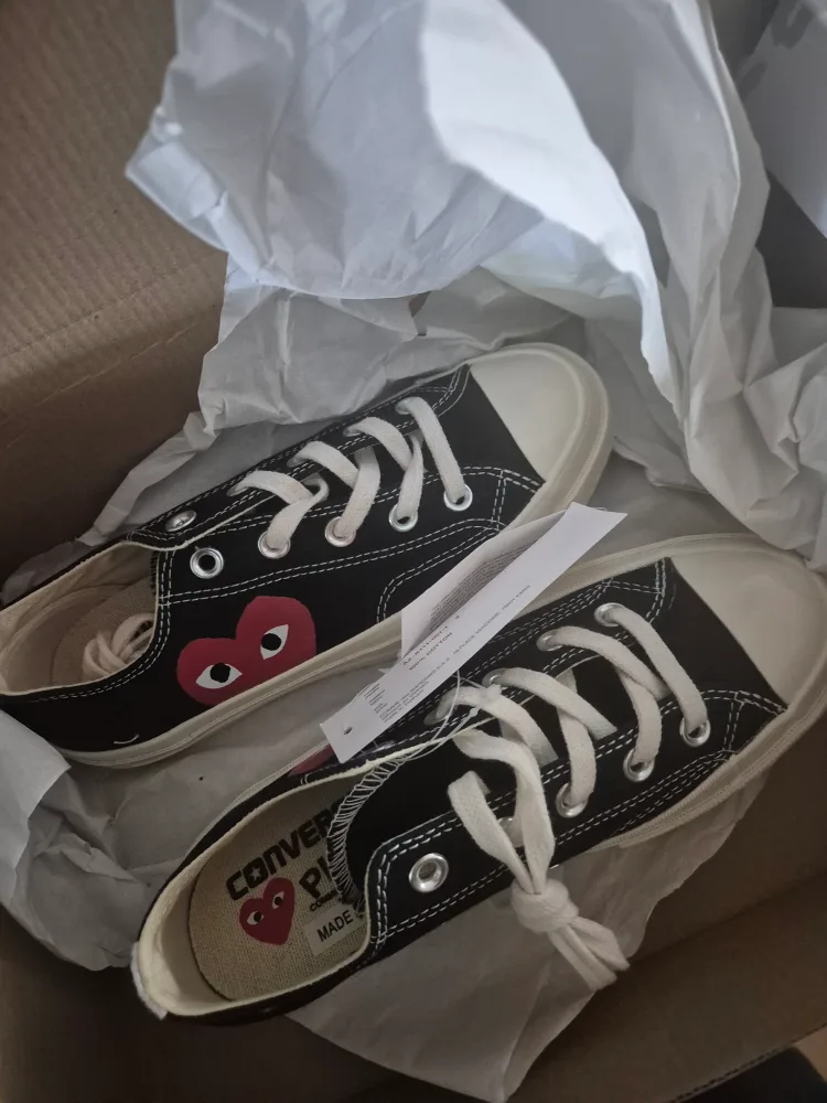 꼼데가르송 컴버스  230 중고아닌 새상품