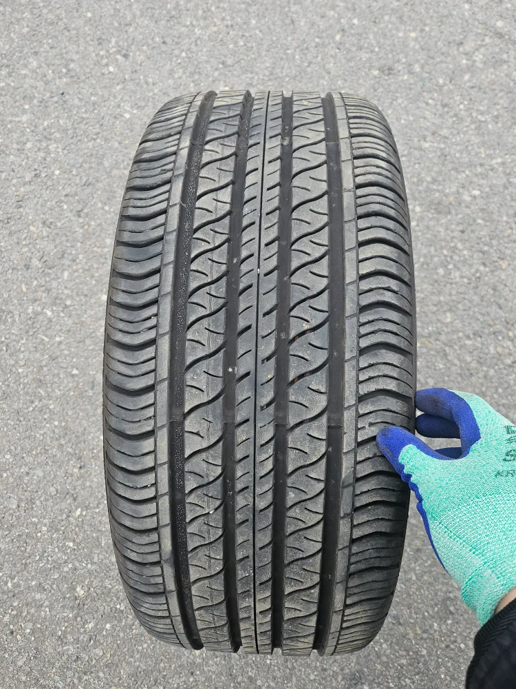 245 40 19 컨티넨탈 중고 타이어 팝니다