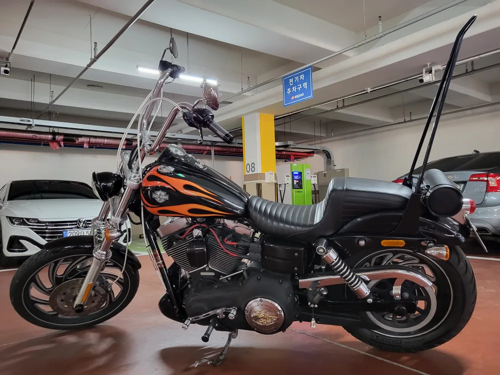 할리데이비슨 와이드 글라이드 판매합니다<불꽃 탱크>