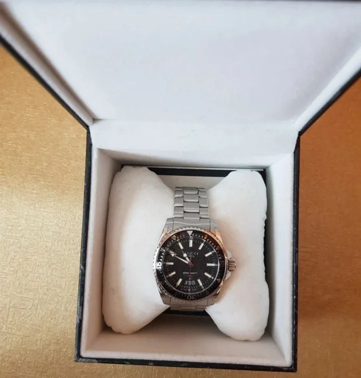 구찌 다이브 시계