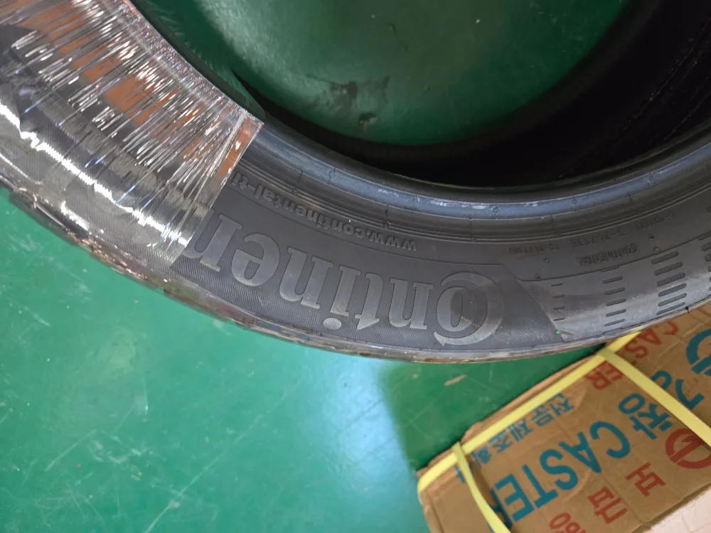 컨티네탈 타이어 245 45 R18 중고판매