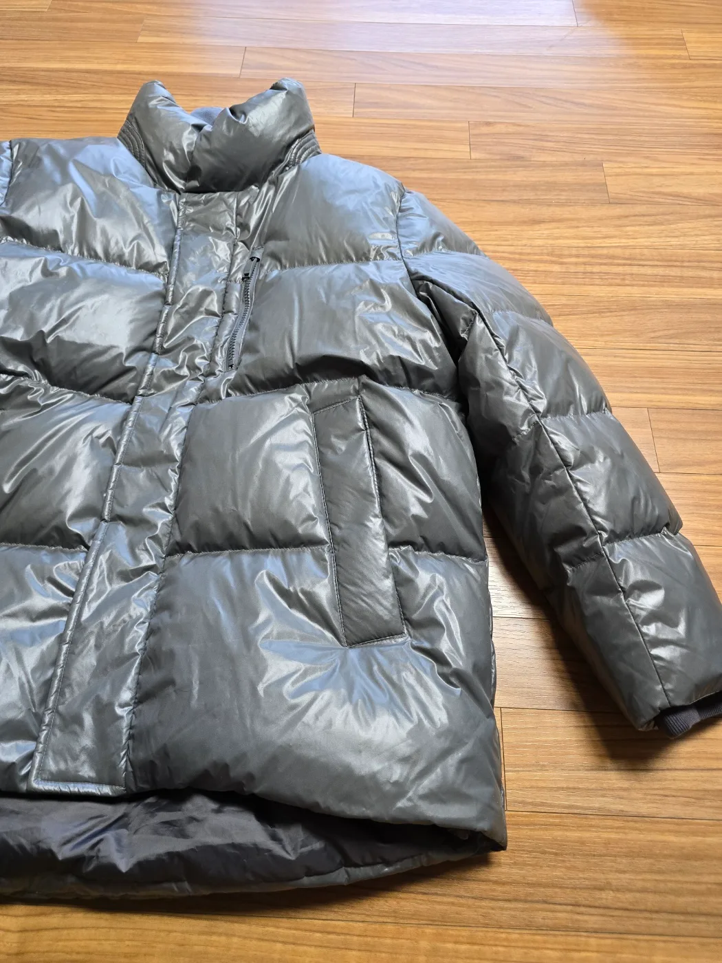 (새상품) 글로시 유광 오리털 덕패딩 자켓