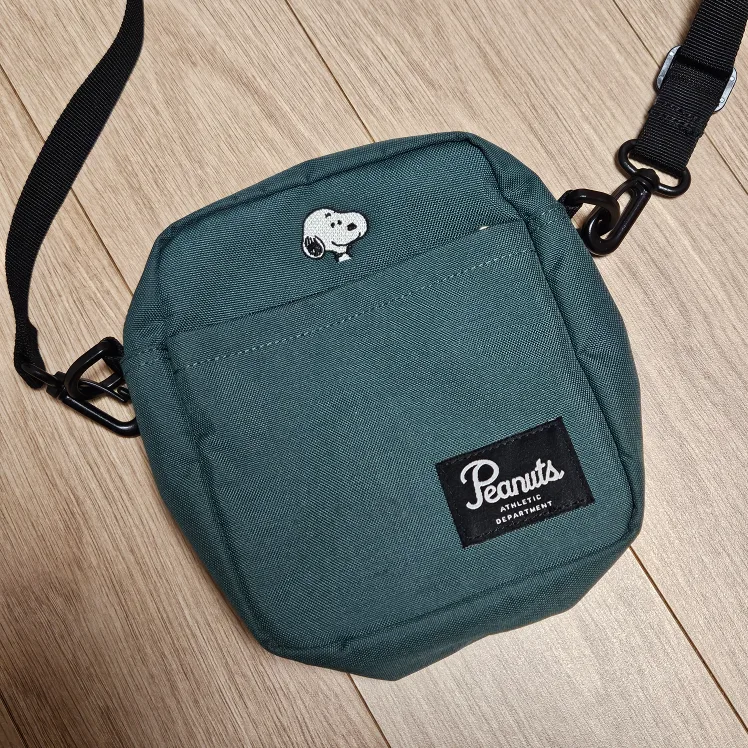 초록색 스누피 크로스백