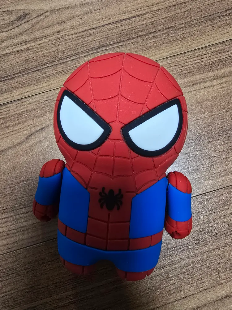 해외 직구 스파이더맨 보조배터리 (마블 정품, 가격내림 X)