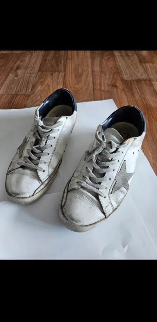 골든구스 슈퍼스타 네이비탭 42사이즈 사용감 있는 중고 팝니다.