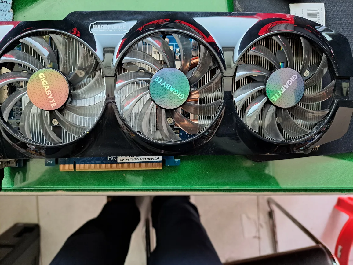 중고 그래픽카드   지포스 670 oc 2기가  램