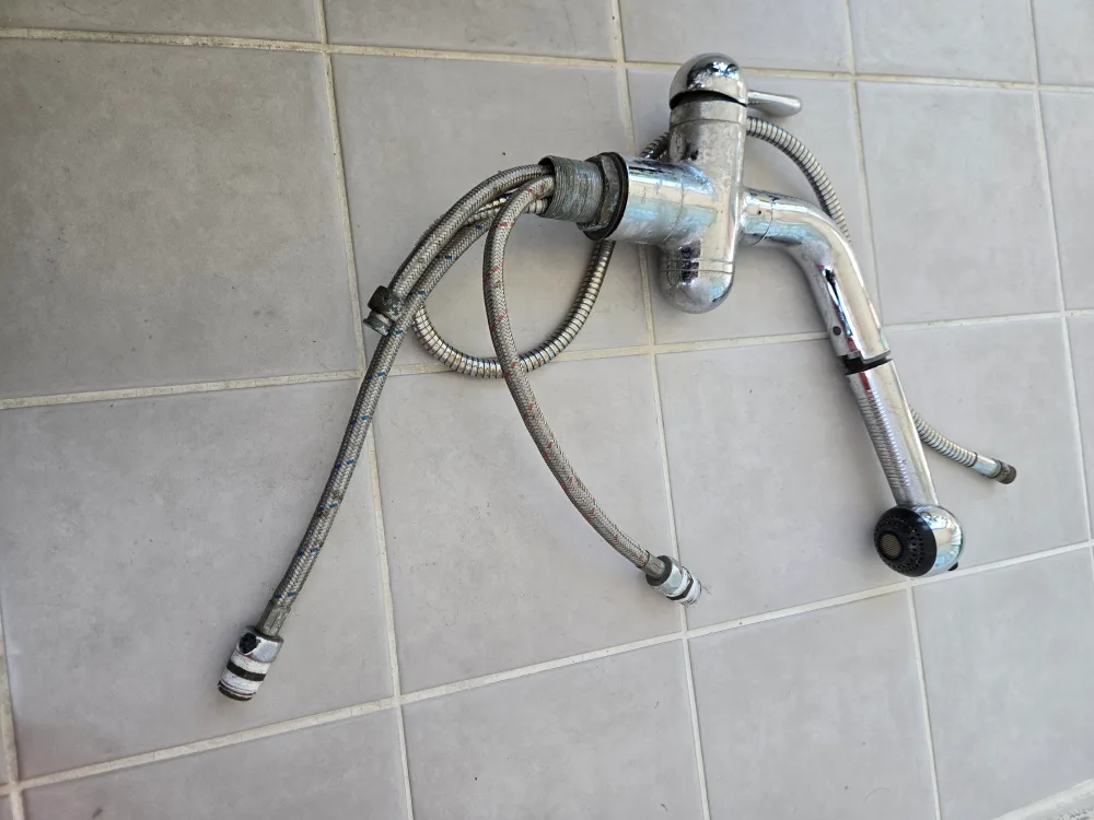 중고. 주방 수도꼭지