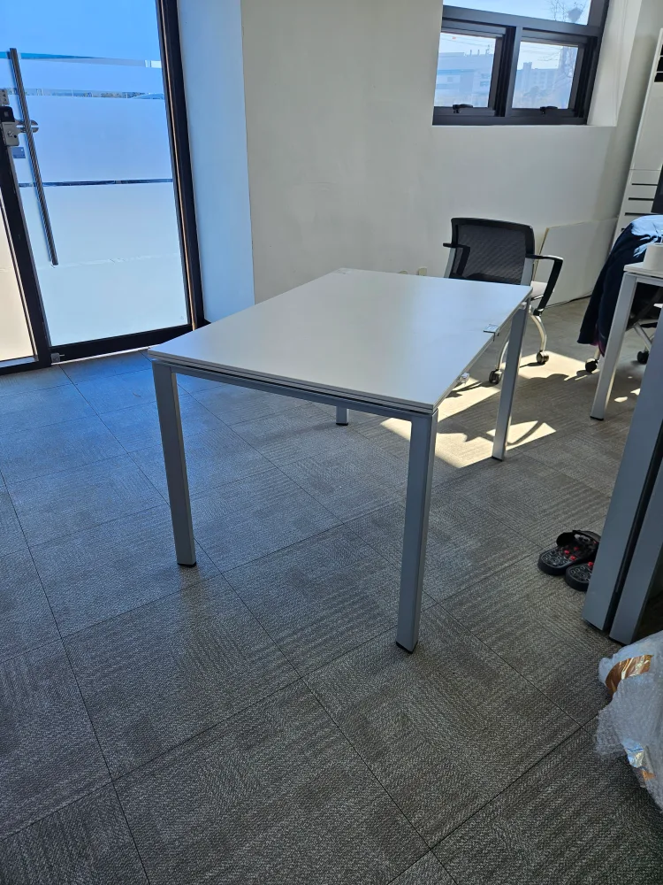 퍼시스 중고 책상 FAD0012NO/UV 판매합니다.