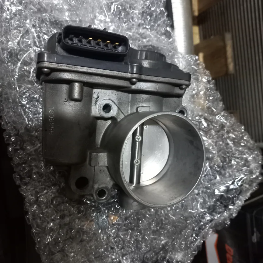 스로틀바디 35100-2B310  중고입니다