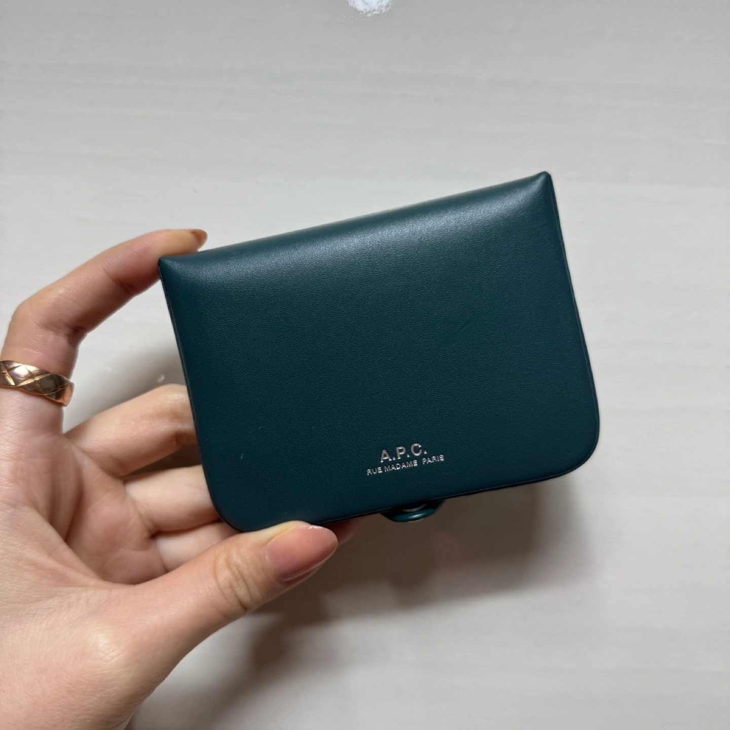A.P.C 아페쎄 하프문 조쉬 코인지갑 | 여성잡화 | 당근 중고거래