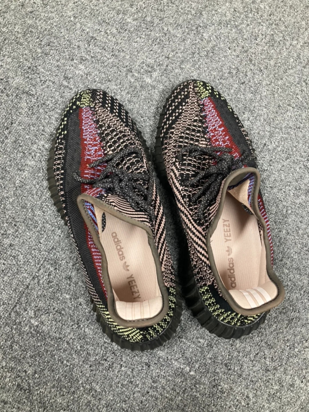 아디다스 이지부스트 350 V2 예힐 논리플렉티브 FW5190