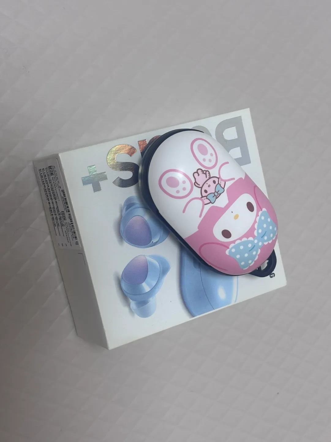 버즈 플러스 중고 산리오케이스 무료증정 (왼쪽 음량 작음) 사용하는데 이상없음