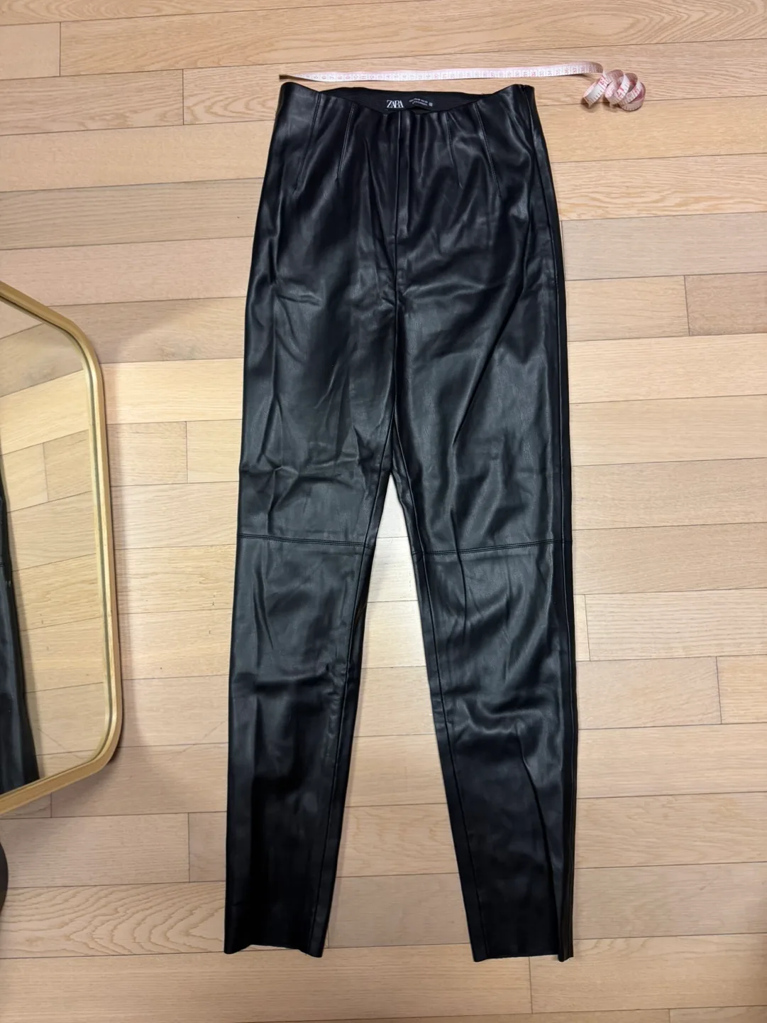 자라 페이크 가죽 바지