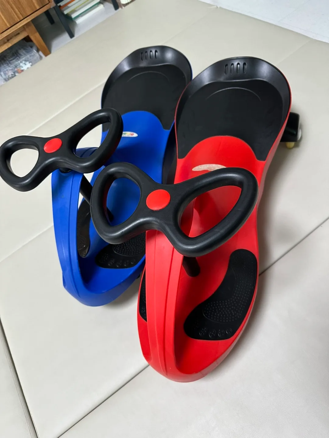 어린이 스윙카 붕붕카 키즈 핸들카 저소음 LED불빛 바퀴 실내및 실외 유아자동차