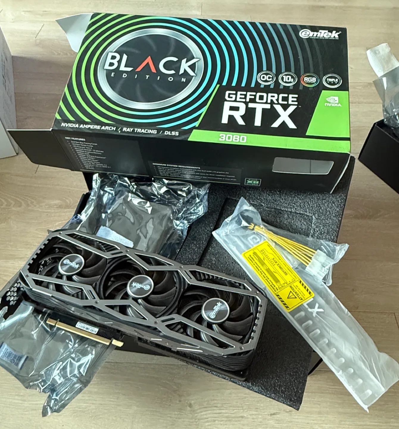 중고 GEFORCE RTX 3080 BLACK EDITION OC/10GB 이엠텍