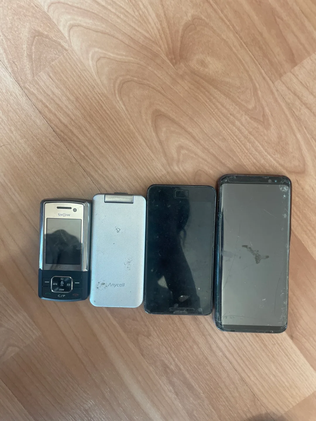 중고 휴대폰 4개