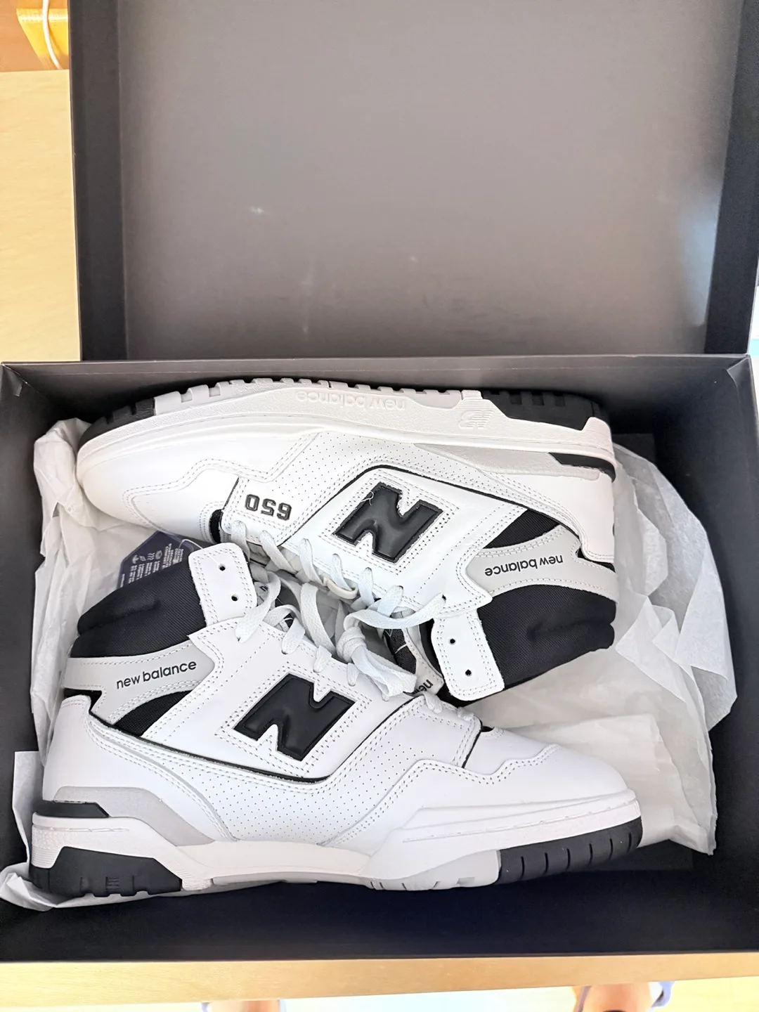 뉴발란스 650 화이트블랙 판매 합니다