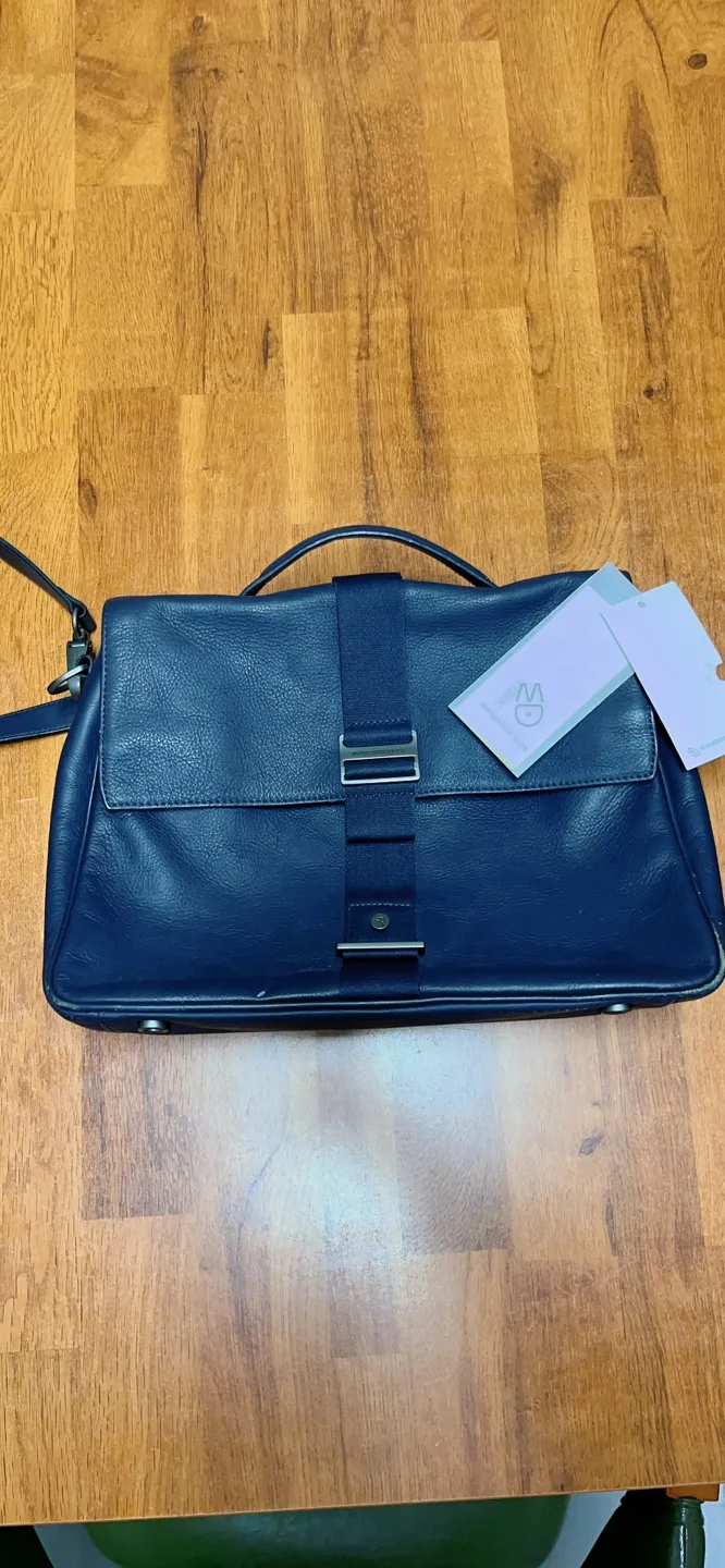 만다리나덕 가죽크로스백(신품 B+급)