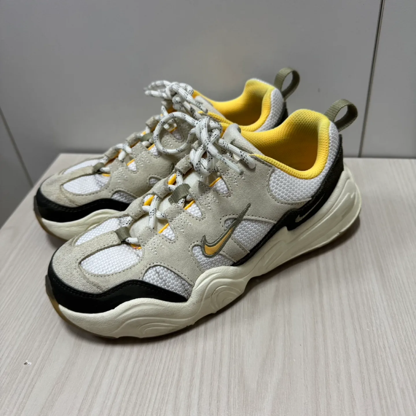 나이키 테크 헤라 운동화 230