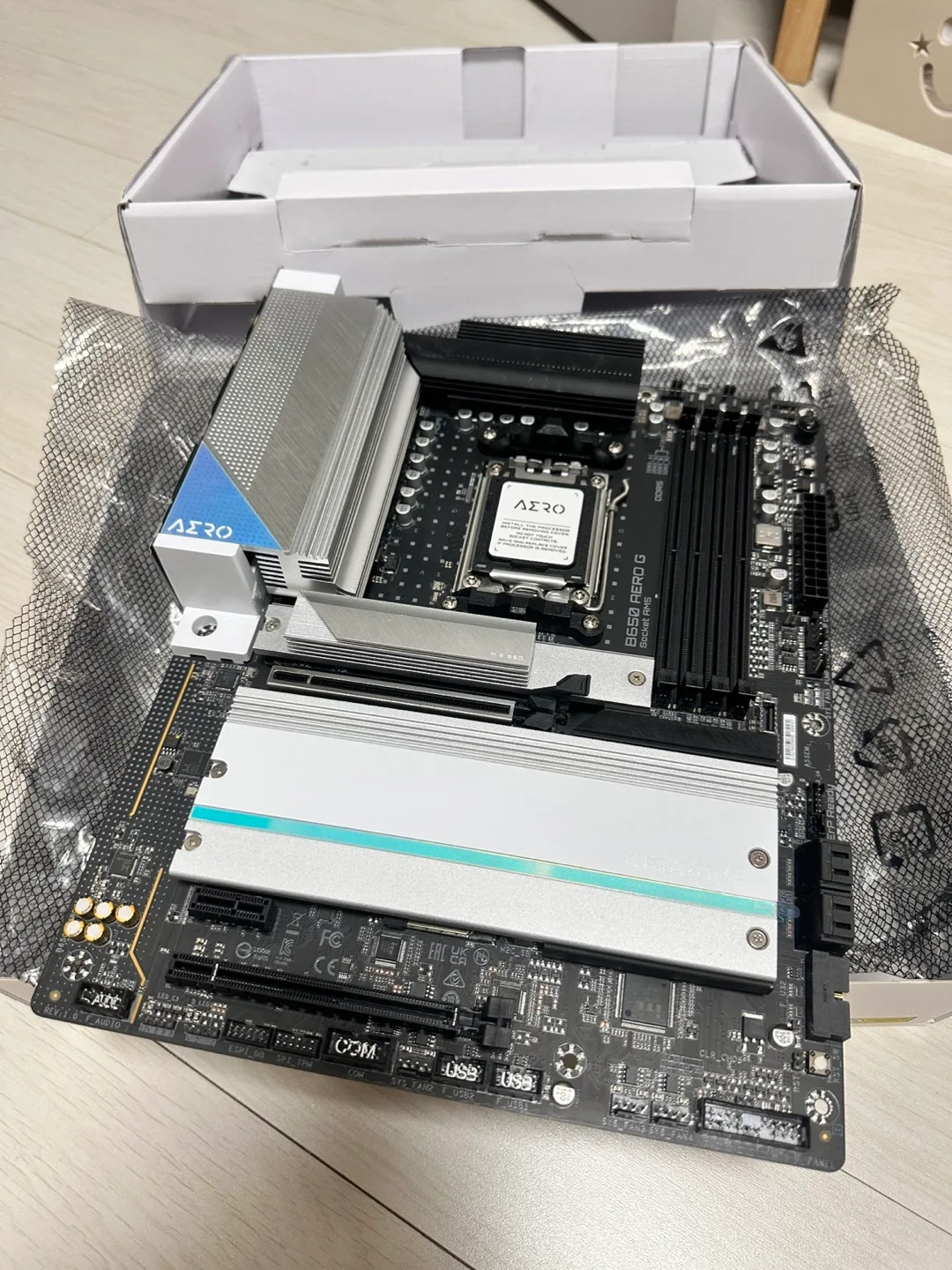 GIGABYTE B650 AERO G 제이씨현 중고