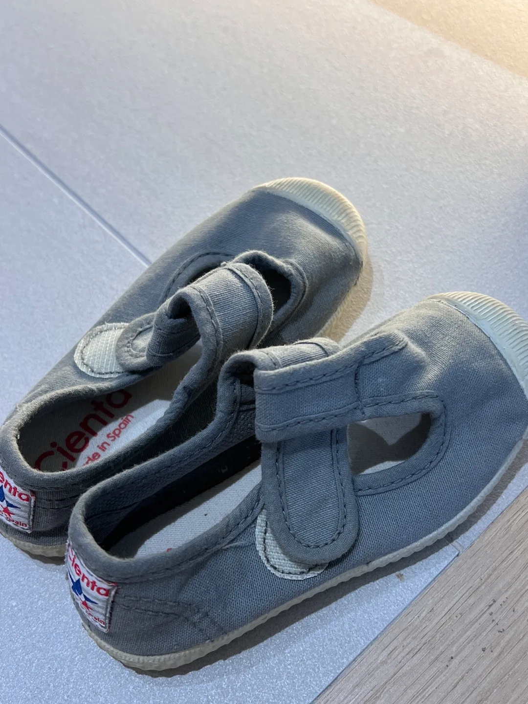 씨엔타 유아 운동화 그레이 색상 25사이즈