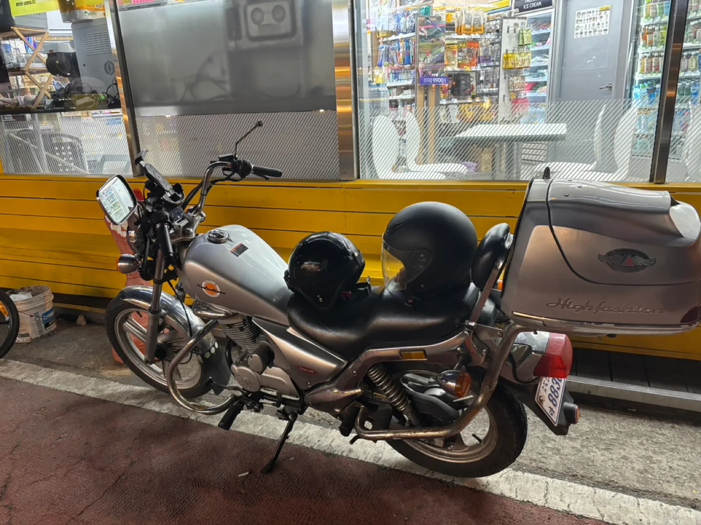 중고 오토바이 헬멧 포함