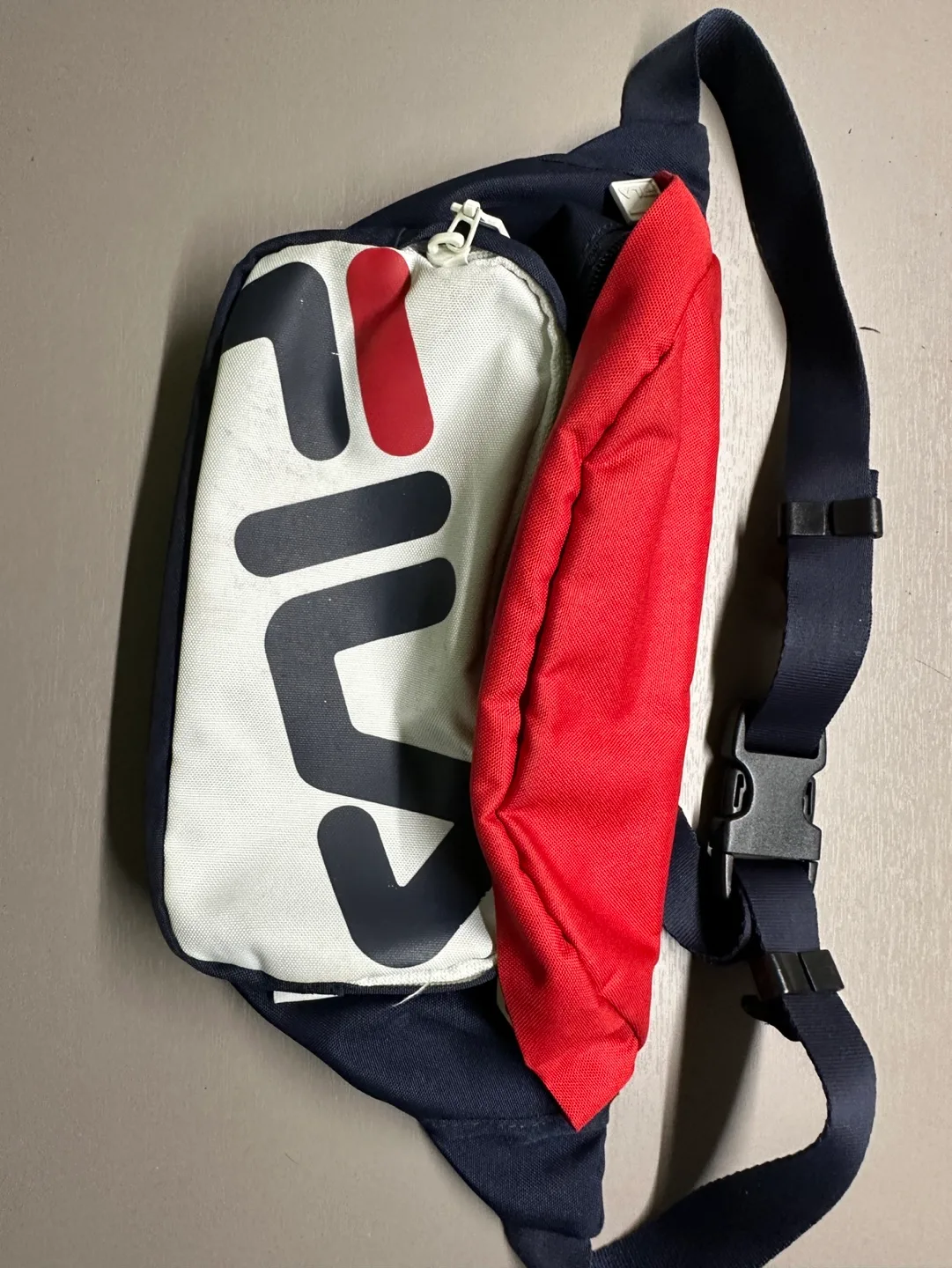 FILA 크로스백 팔아요