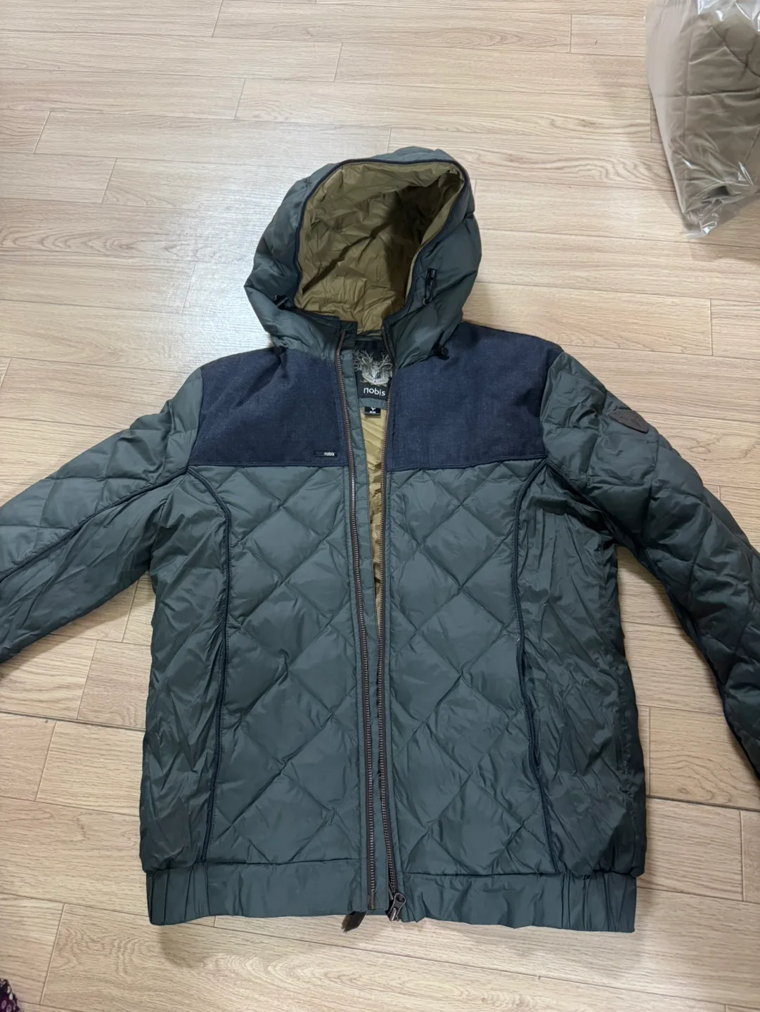 NOBIS 패딩 중고