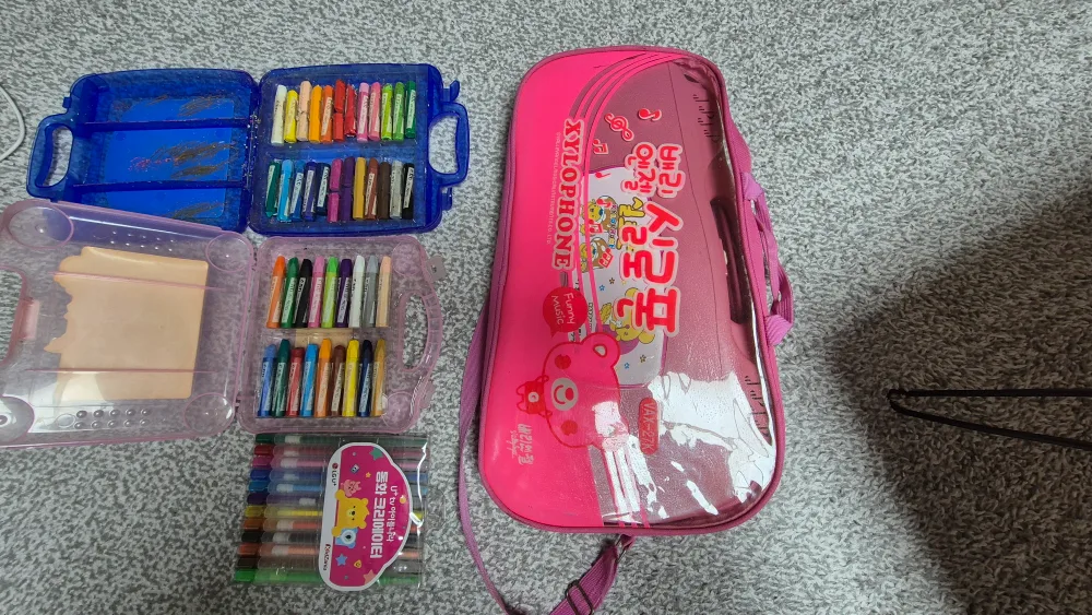 실로폰과 중고색연필 크레파스