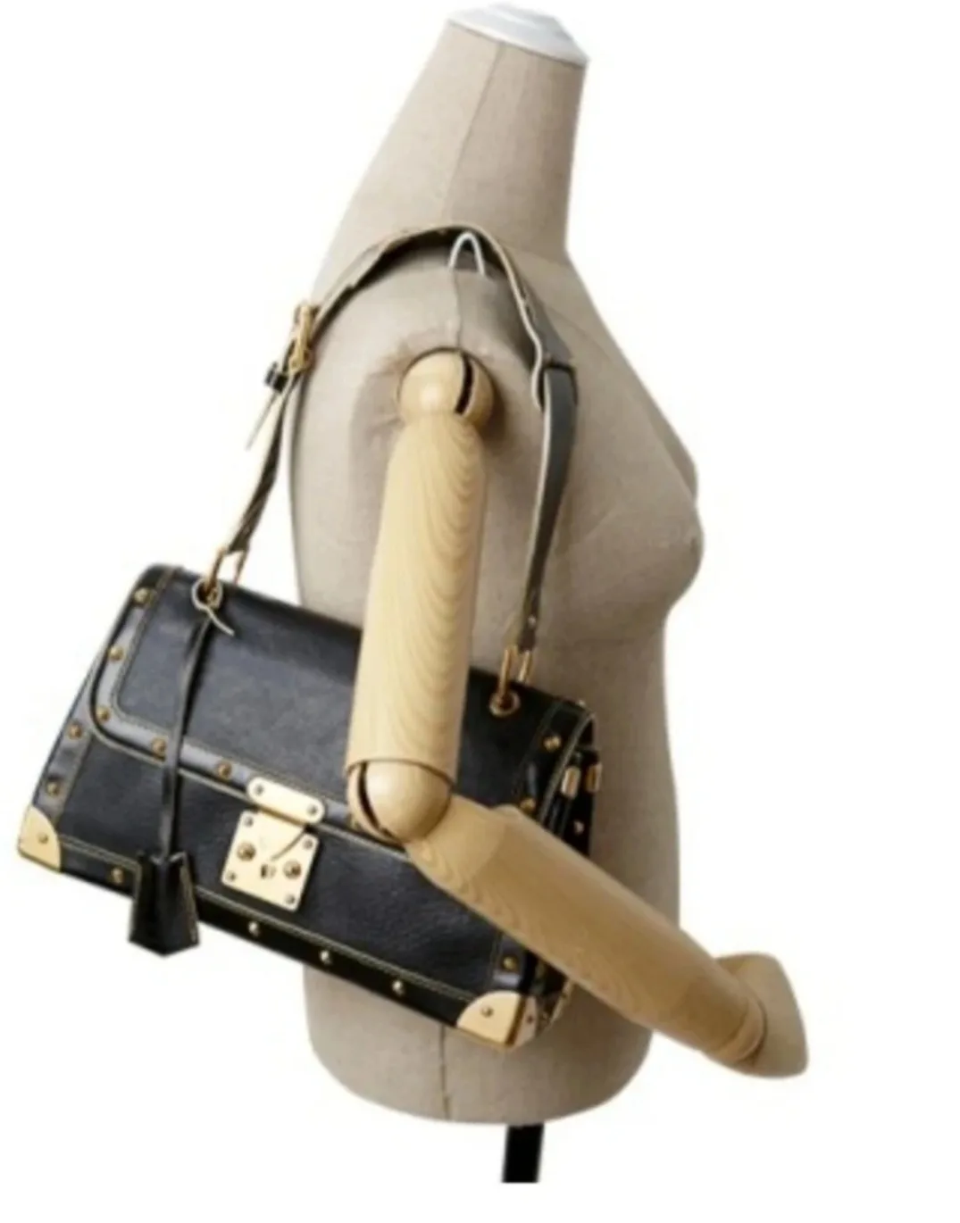 중고)상태굿. 루이비통 블랙 숄더백.수할리라인