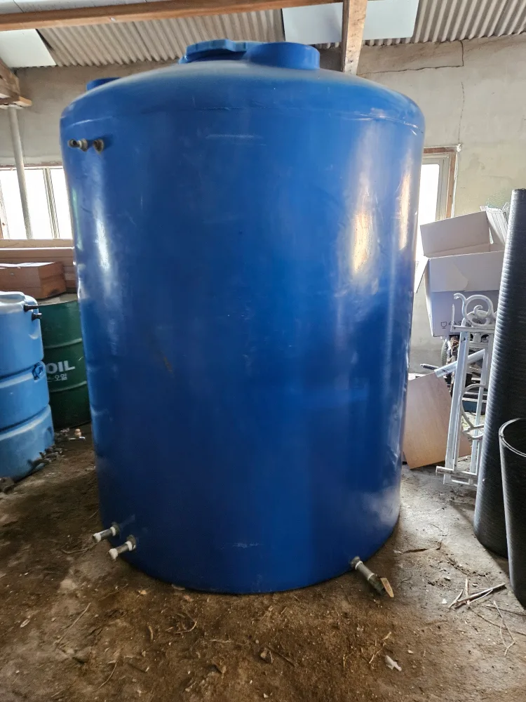 물탱크 3톤 깨끗합니다